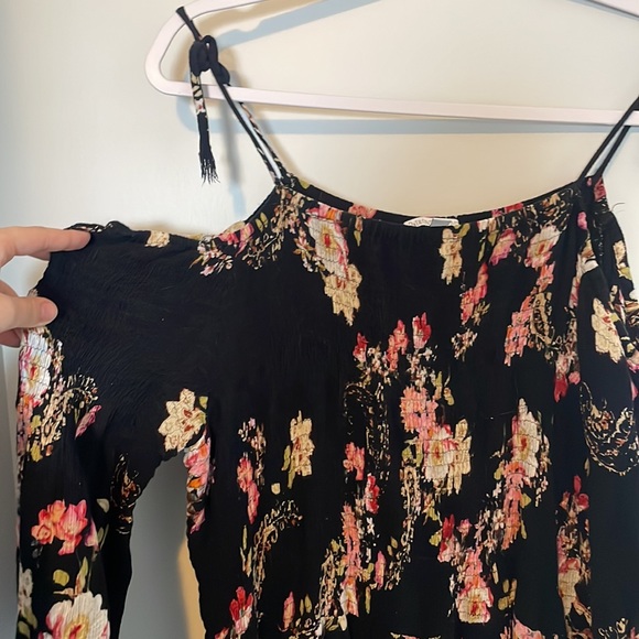 70’s inspired off the shoulder romper - Picture 3 of 3